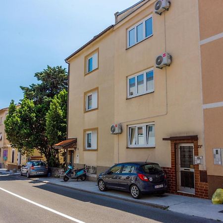 Apartments And Room Art Цриквеница Экстерьер фото