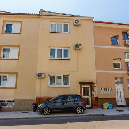 Apartments And Room Art Цриквеница Экстерьер фото