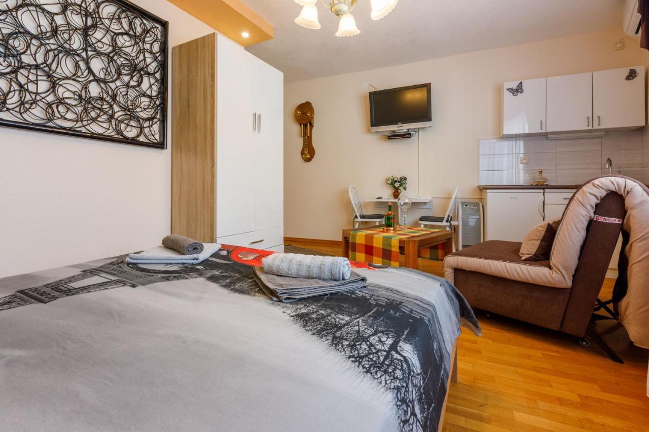 Apartments And Room Art Цриквеница Экстерьер фото