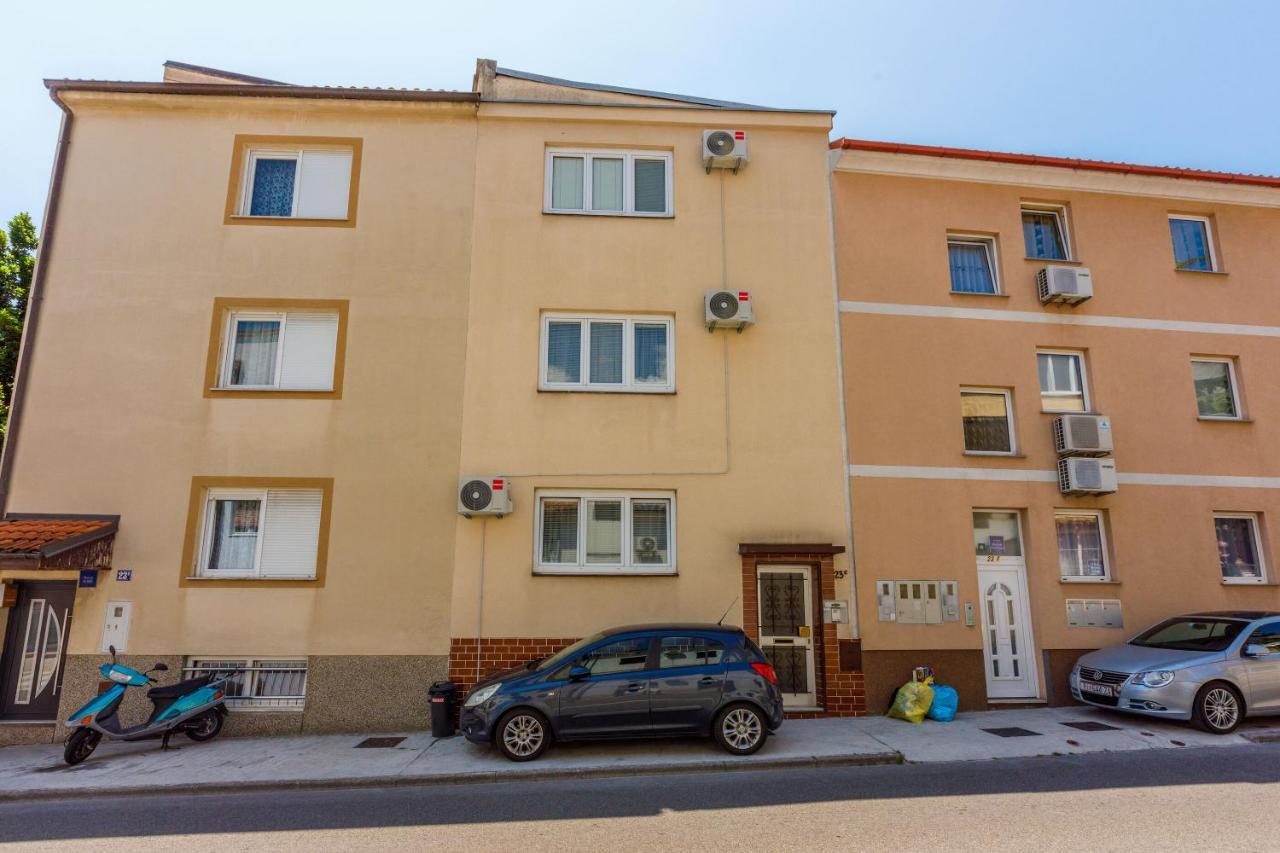 Apartments And Room Art Цриквеница Экстерьер фото