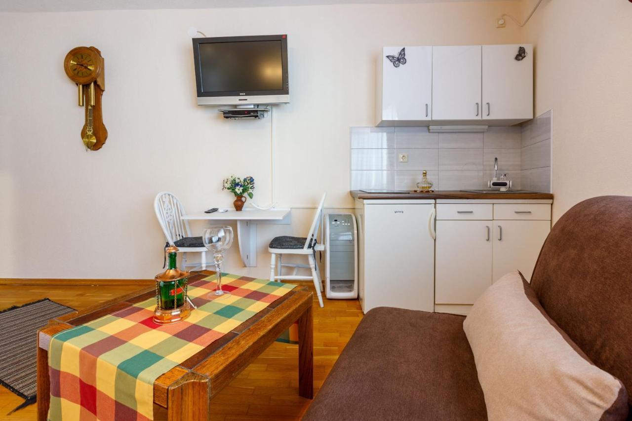 Apartments And Room Art Цриквеница Экстерьер фото