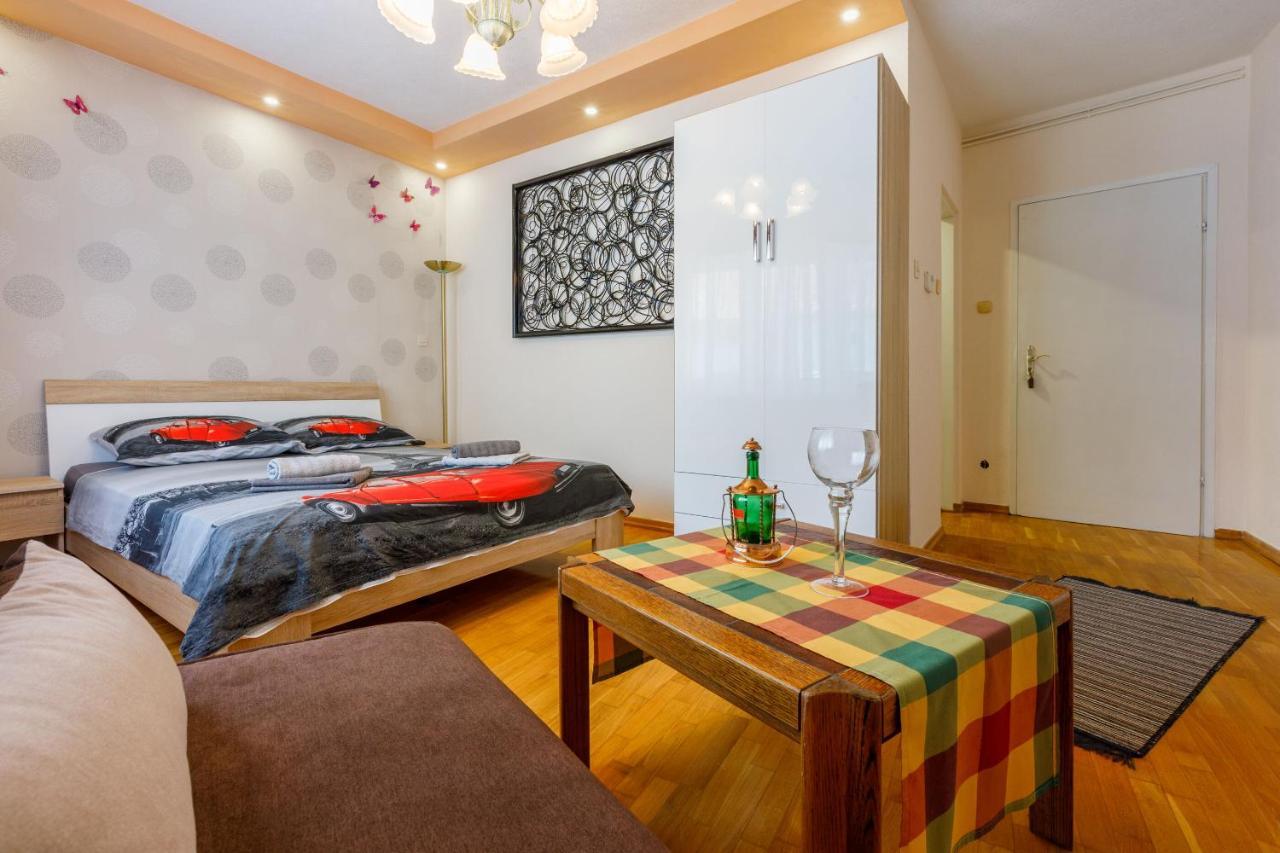 Apartments And Room Art Цриквеница Экстерьер фото
