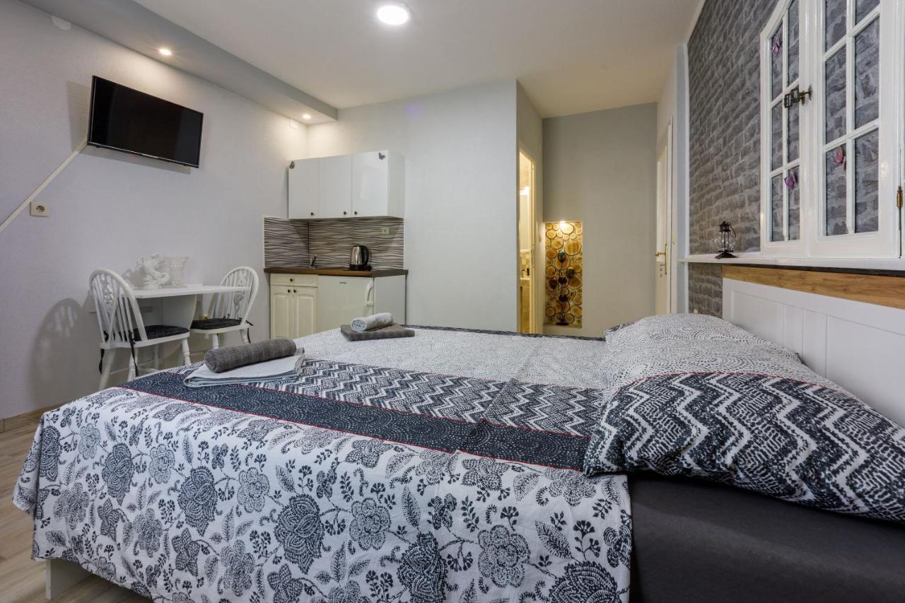 Apartments And Room Art Цриквеница Экстерьер фото