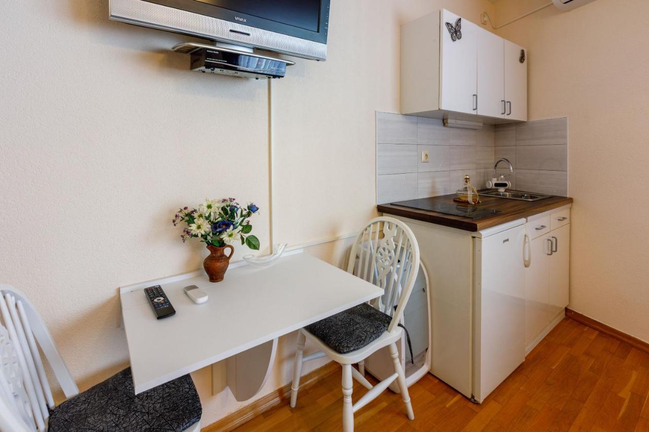 Apartments And Room Art Цриквеница Экстерьер фото