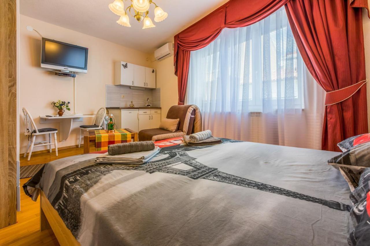 Apartments And Room Art Цриквеница Экстерьер фото