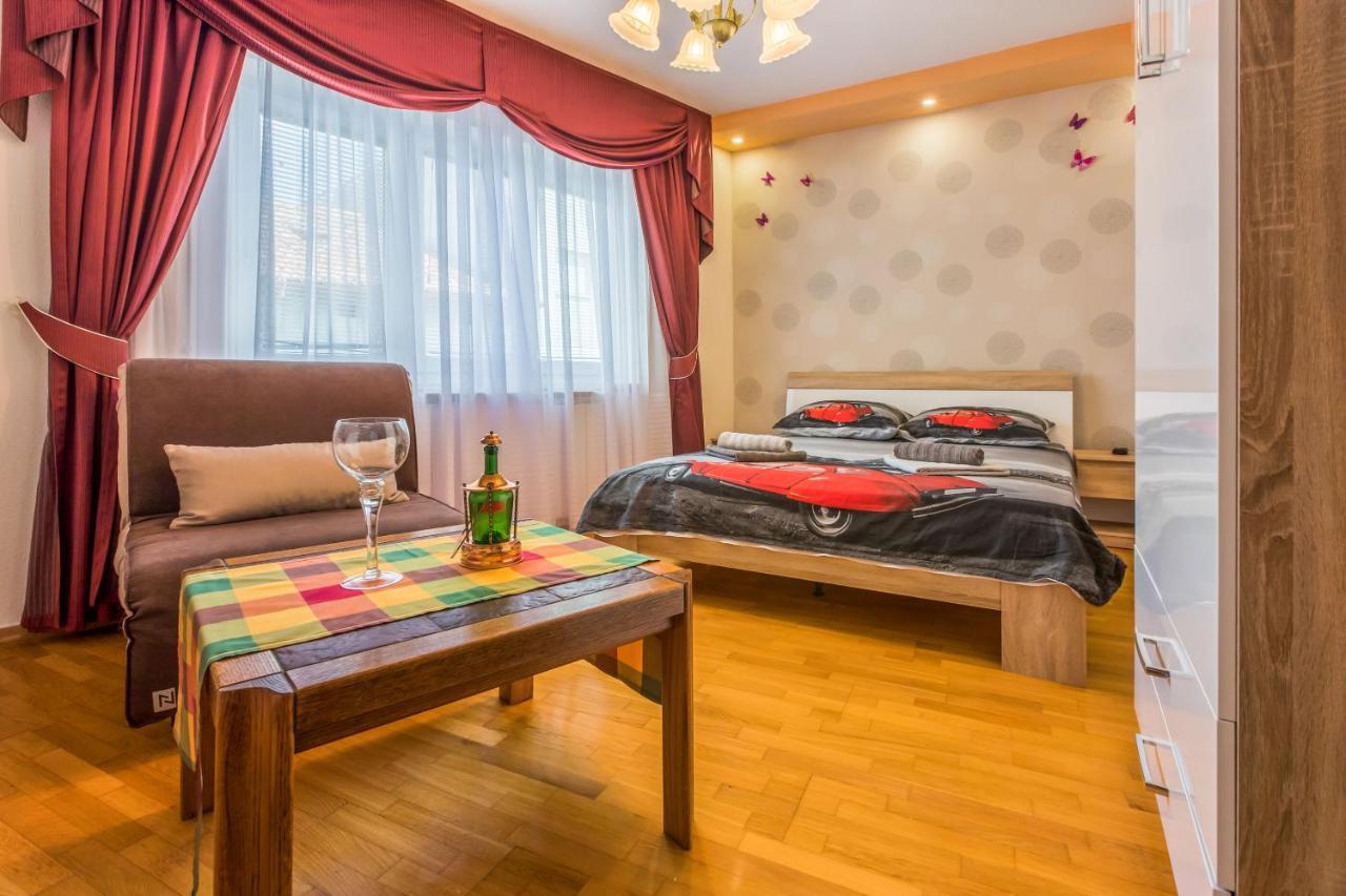 Apartments And Room Art Цриквеница Экстерьер фото