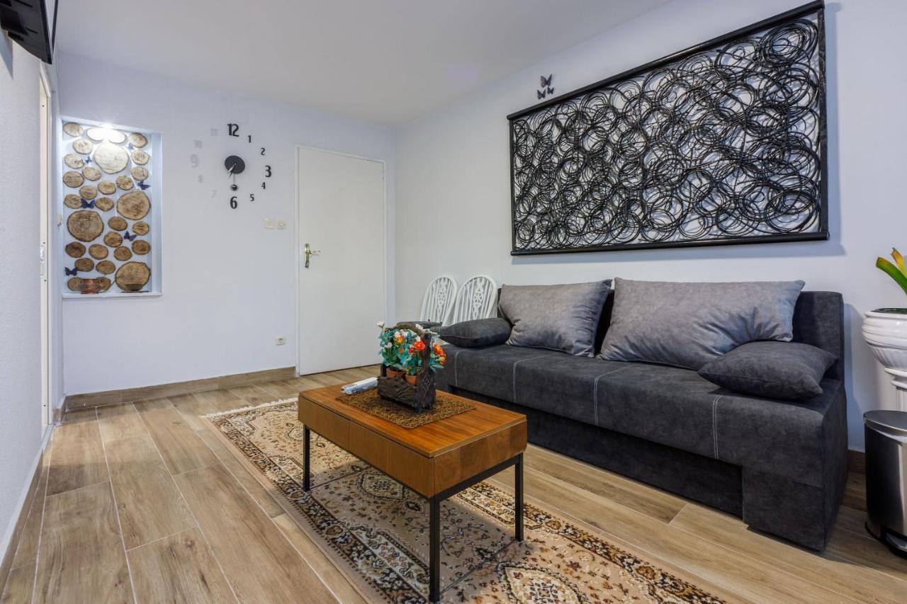 Apartments And Room Art Цриквеница Экстерьер фото
